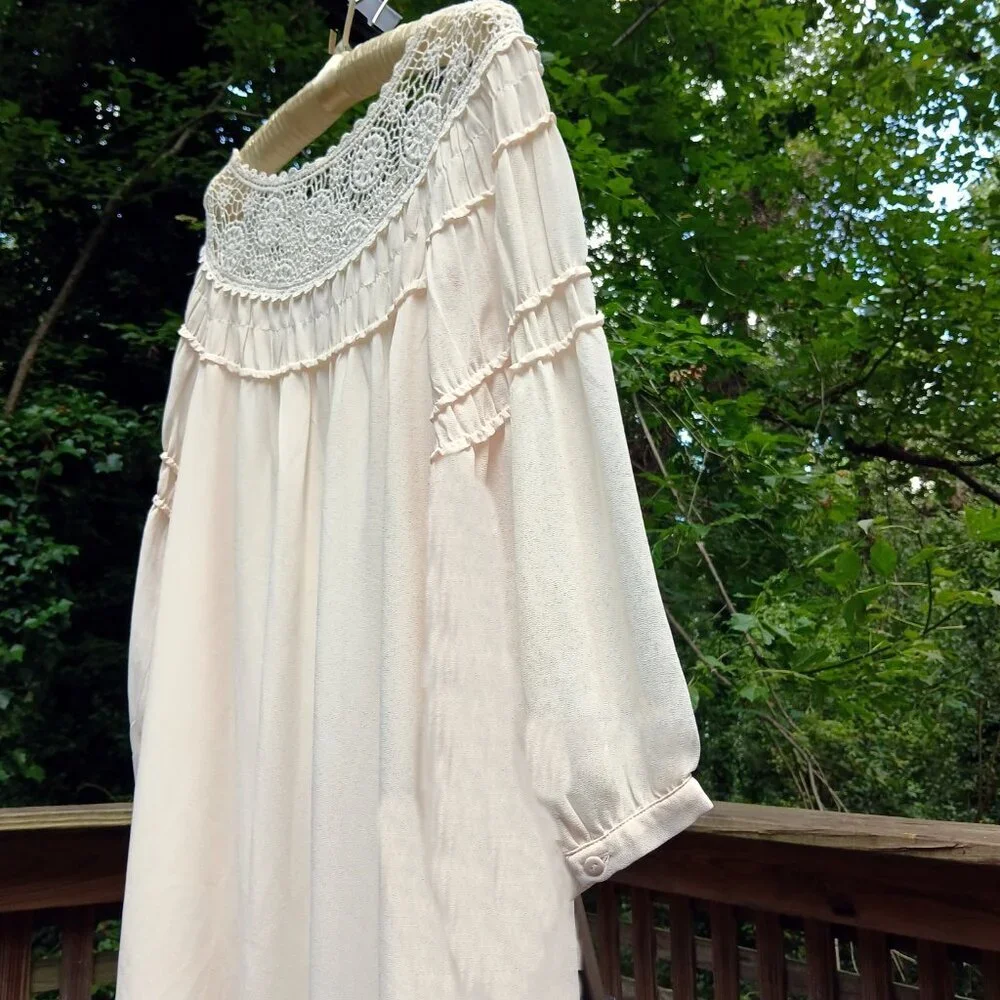 Forever 21 Cream Long Sleeve Flowy Poly/Chiffon Crochet Top Tunic Dress Sz L